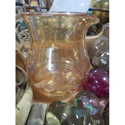 342 - A TRAY OF ASSORTED GLASSWARE TO INCLUDE PAPERWEIGHTS, SHIPS IN BOTTLES ETC