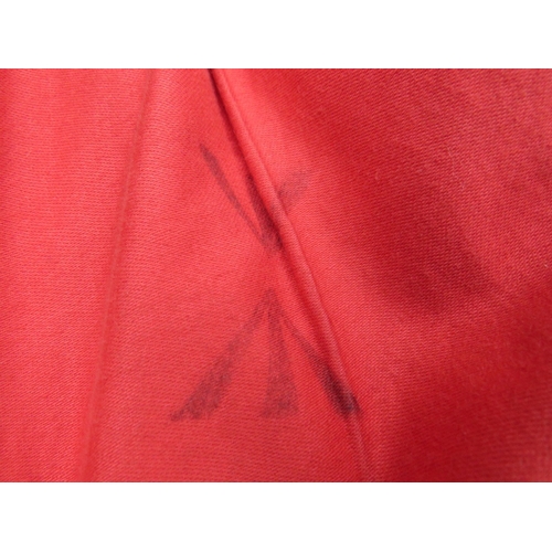 223 - A GRENADIER GUARDS DRUMMERS RED PARADE TUNIC, GG drummers decoration to chest and Queens crown stay ... 