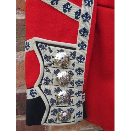 223 - A GRENADIER GUARDS DRUMMERS RED PARADE TUNIC, GG drummers decoration to chest and Queens crown stay ... 