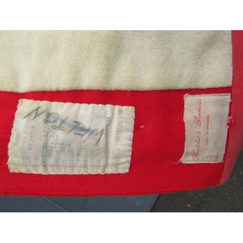 223 - A GRENADIER GUARDS DRUMMERS RED PARADE TUNIC, GG drummers decoration to chest and Queens crown stay ... 