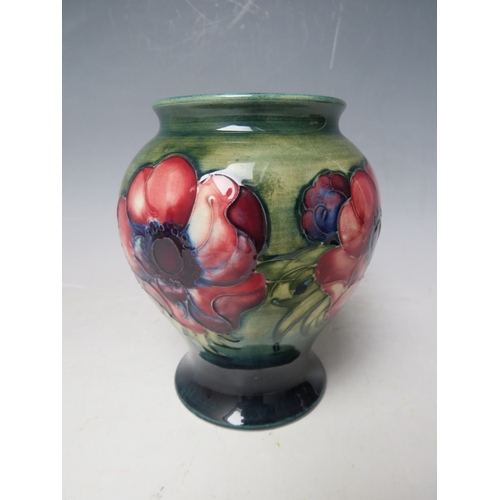 185 - A MOORCROFT ANEMONE PATTERN BALUSTER VASE, H 14.5 cm