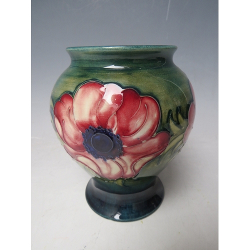 185 - A MOORCROFT ANEMONE PATTERN BALUSTER VASE, H 14.5 cm