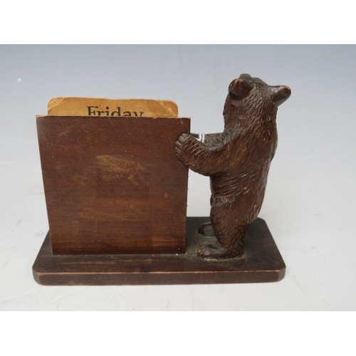 201 - A VINTAGE BLACK FOREST BEAR DESK CALENDAR, L 13 cm, H 11 cm