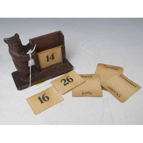 201 - A VINTAGE BLACK FOREST BEAR DESK CALENDAR, L 13 cm, H 11 cm