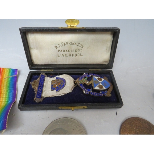 209 - A WW1 1914 / 1915 STAR TRIO NAMED TO L/SGT F.J. RAVENSCOFT CHES. R  (CHESHIRE), with a silver wound ... 