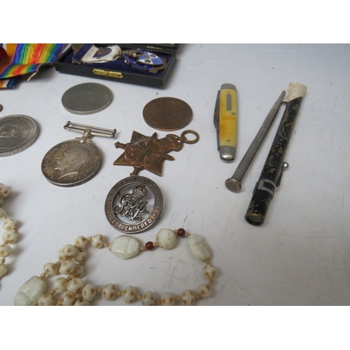 209 - A WW1 1914 / 1915 STAR TRIO NAMED TO L/SGT F.J. RAVENSCOFT CHES. R  (CHESHIRE), with a silver wound ... 