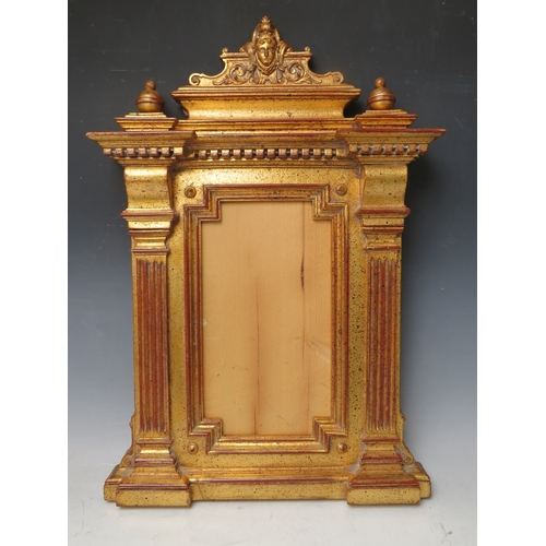 25 - A 20TH CENTURY DECORATIVE TABERNACLE STYLE FRAME, frame W 9.5 cm at sides and base, rebate 33 x 19 c... 