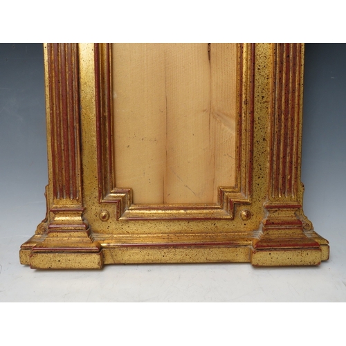 25 - A 20TH CENTURY DECORATIVE TABERNACLE STYLE FRAME, frame W 9.5 cm at sides and base, rebate 33 x 19 c... 