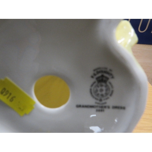 462 - A ROYAL WORCESTER FIGURINE