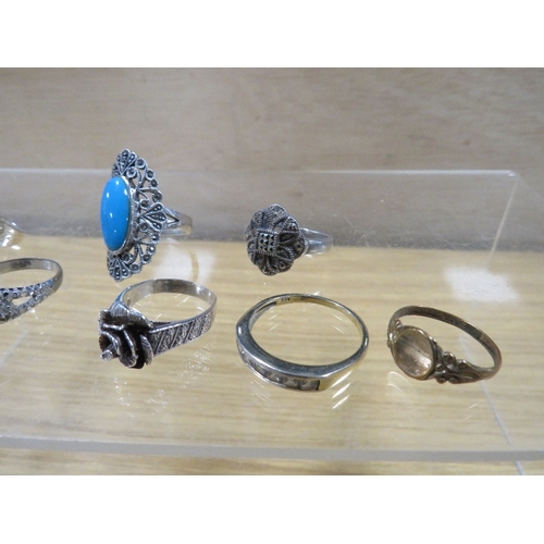470 - EIGHT ASSORTED SILVER AND WHITE METAL RINGS ETC