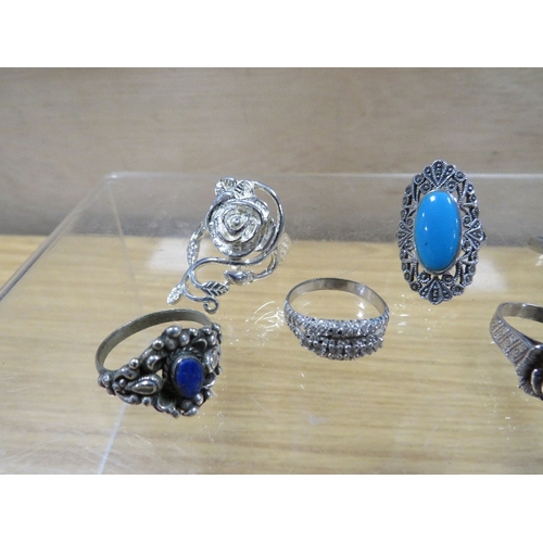 470 - EIGHT ASSORTED SILVER AND WHITE METAL RINGS ETC