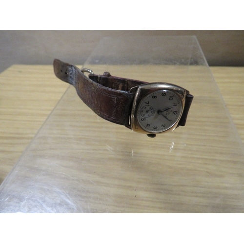 472 - A 9 CARAT GOLD VINTAGE RECORD WRIST WATCH