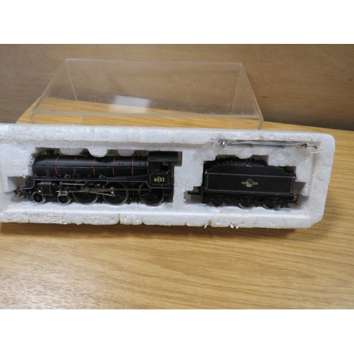 473 - A 00 GAUGE BACHMANN STEAM LOCOMOTIVE WITH TENDER BR 61132 4-6-0-