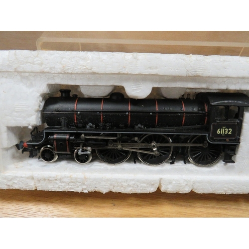 473 - A 00 GAUGE BACHMANN STEAM LOCOMOTIVE WITH TENDER BR 61132 4-6-0-