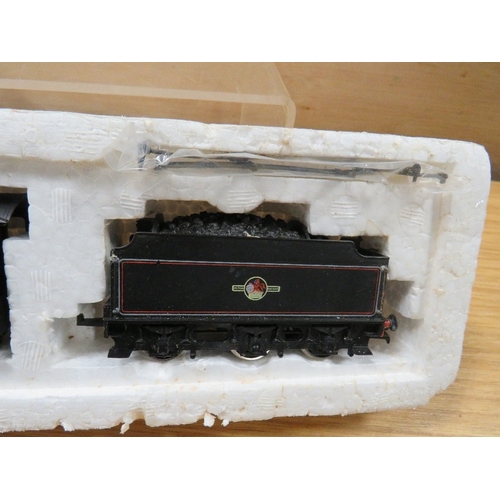 473 - A 00 GAUGE BACHMANN STEAM LOCOMOTIVE WITH TENDER BR 61132 4-6-0-
