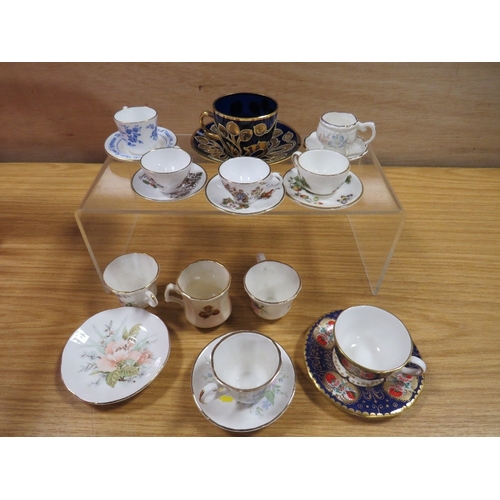 477 - A SMALL TRAY OF MINATURE CUPS AND SAUCERS