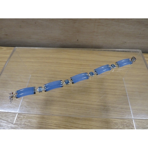 479 - A HALLMARKED SILVER BLUE AGATE STYLE BRACELET TOGETHER WITH A AMBER STYLE BROOCH, SILVER CHARMS ETC