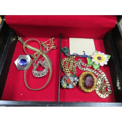 486 - A JEWELLERY BOX AND CONTENTS TO INCLUDE WATCHES, COSTUME JEWELLERY ETC