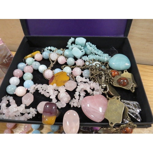 490 - A BOX OF ASSORTED COSTUME JEWELLERY