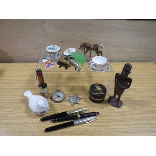 493 - A TRAY OF COLLECTABLES TO INCLUDE TABLE LIGHTER, PENS, EARLY NURSING MEDAL, SPODE MINI CUP AND SAUCE... 