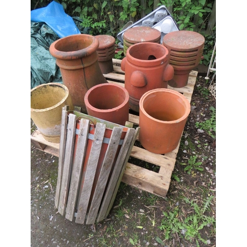 709 - A SELECTION OF TERRACOTTA PLANTERS TO INCLUDE CHIMNEY COWLS POTS AND A STRAWBERRY PLANTER PLUS A VIN... 