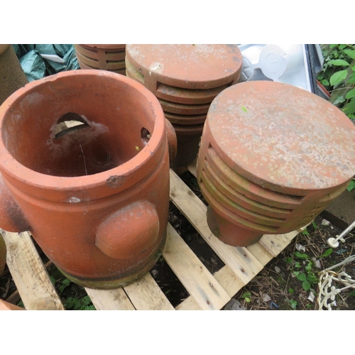 709 - A SELECTION OF TERRACOTTA PLANTERS TO INCLUDE CHIMNEY COWLS POTS AND A STRAWBERRY PLANTER PLUS A VIN... 
