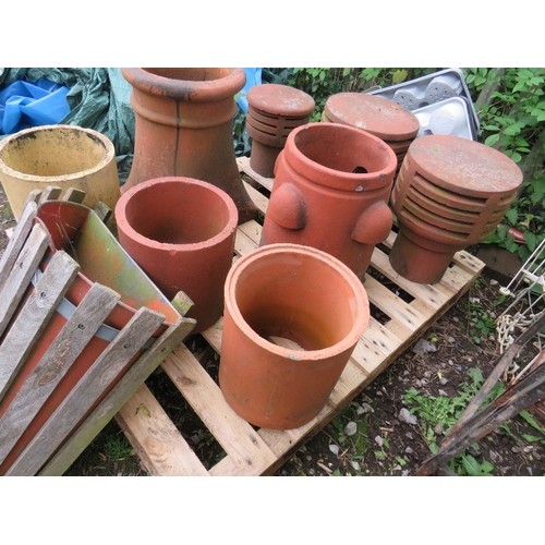 709 - A SELECTION OF TERRACOTTA PLANTERS TO INCLUDE CHIMNEY COWLS POTS AND A STRAWBERRY PLANTER PLUS A VIN... 