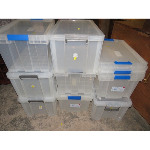 711 - A LARGE SELECTION OF PLASTIC STORAGE BOXES - SOME WITH LIDS