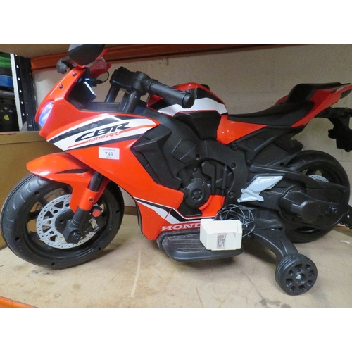 Lot 749       