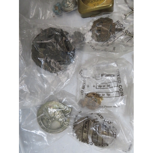 212 - A QUANTITY OF ASSORTED MILITARY BADGES ETC., to include Fusiliers & Scottish types
