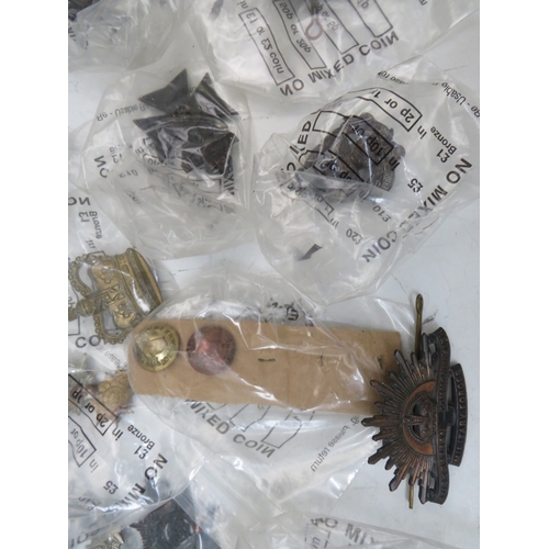 212 - A QUANTITY OF ASSORTED MILITARY BADGES ETC., to include Fusiliers & Scottish types