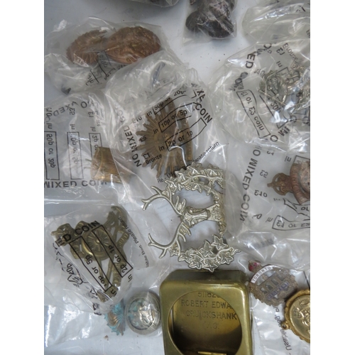 212 - A QUANTITY OF ASSORTED MILITARY BADGES ETC., to include Fusiliers & Scottish types