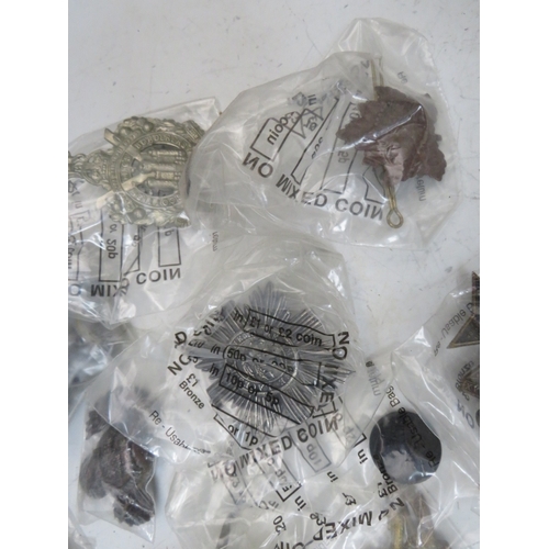 212 - A QUANTITY OF ASSORTED MILITARY BADGES ETC., to include Fusiliers & Scottish types