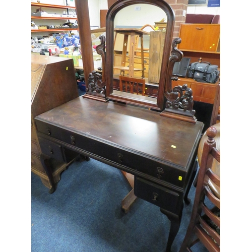 857 - A VINTAGE QUEEN ANN STYLE DRESSING TABLE