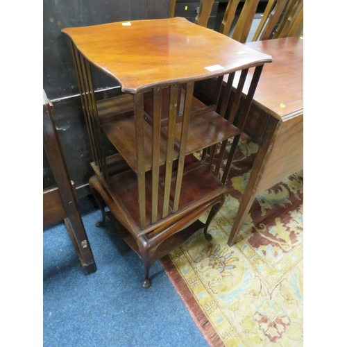 872 - AN EARLY 20TH CENTURY MAHOGANY REVOLVING BOOKCASE