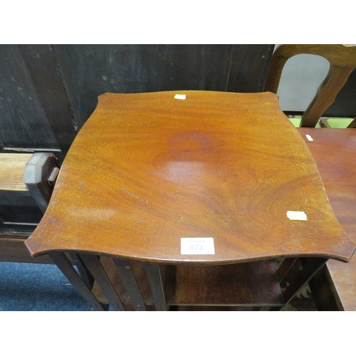 872 - AN EARLY 20TH CENTURY MAHOGANY REVOLVING BOOKCASE