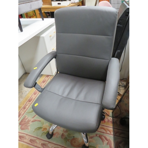 890 - A MODERN GREY SWIVEL OFFICE CHAIR