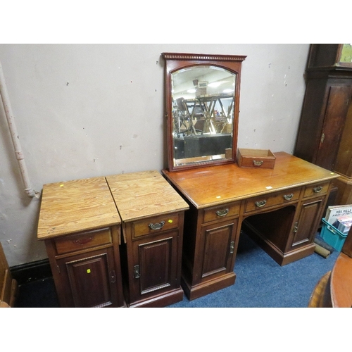 915 - AN EDWARDIAN TWIN PEDESTAL DRESSING TABLE ALONG WITH TWO PEDESTALS AND SEPARATE MIRROR (4)