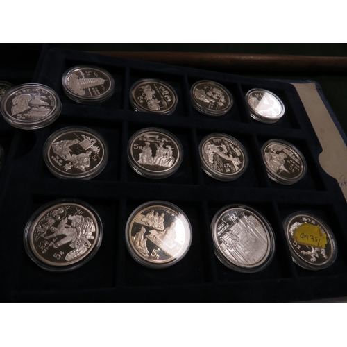 145 - CHINA - A COLLECTION OF MODERN SILVER PROOF 5 AND 10 YUAN COINS, in a blue presentation box (25 coin... 