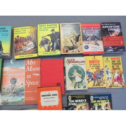 187 - A TRAY OF CHILDREN'S COLLECTABLE BOOKS, to inlcude Billy Bunter first edition, Biggles etc., plus 19... 