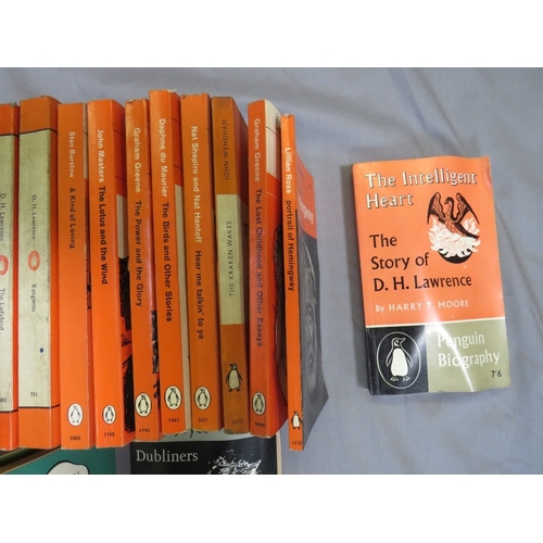 189 - ONE TRAY OF VINTAGE PENGUIN PAPERBACK BOOKS, orange and green (69)