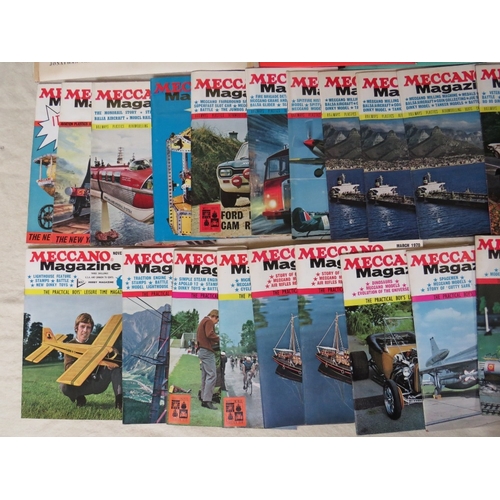 194 - A BOX OF 1960s / 1970s MECCANO MAGAZINES, together with four Jackdaw folders