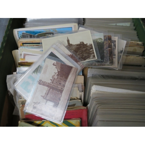 210 - A TRAY CONTAINING FOREIGN AND BRITISH POSTCARDS, to include many vintage examples, together with a l... 