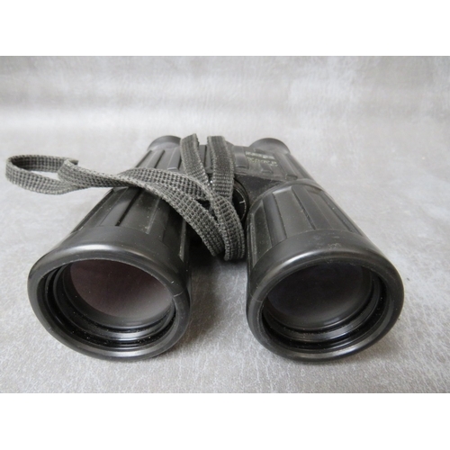 235 - A PAIR OF CASED ZEISS BINOCULARS, WEST GERMANY, 10 x 40 B