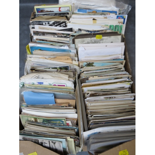 216 - A TRAY OF MAINLY POSTCARDS, to include vintage examples together with a few first day covers