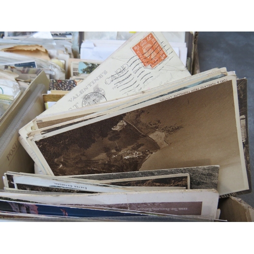 216 - A TRAY OF MAINLY POSTCARDS, to include vintage examples together with a few first day covers