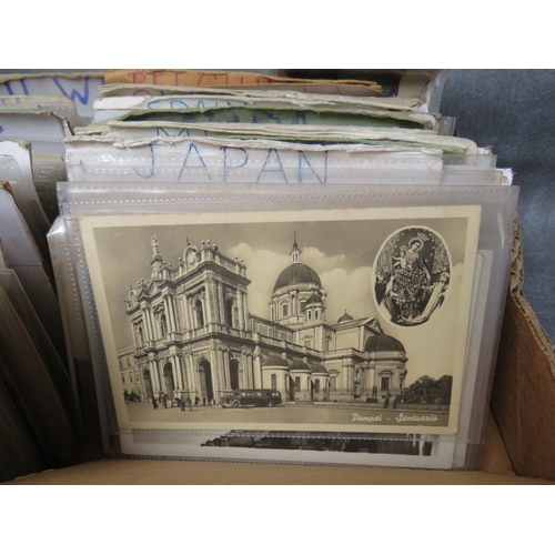 218 - A TRAY OF VINTAGE POSTCARDS, sorted by subject / country