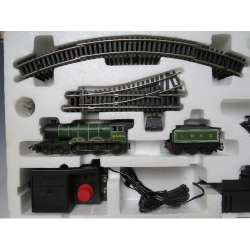 391 - A BOXED HORNBY '00' GAUGE MAINLINE ELECTRIC TRAIN SET, comprising LNER 4-6-0 locomotive, two coaches... 