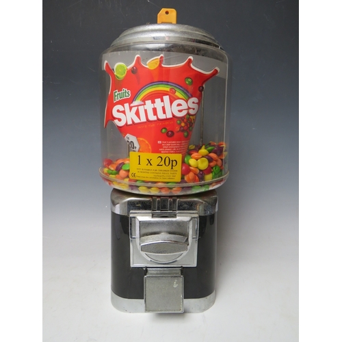 514 - A VINTAGE STYLE METAL AND PLASTIC GUMBALL MACHINE, (currently containing Skittles), complete with ke... 