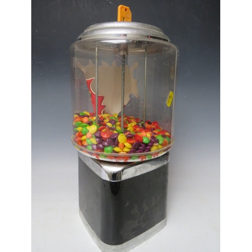 514 - A VINTAGE STYLE METAL AND PLASTIC GUMBALL MACHINE, (currently containing Skittles), complete with ke... 